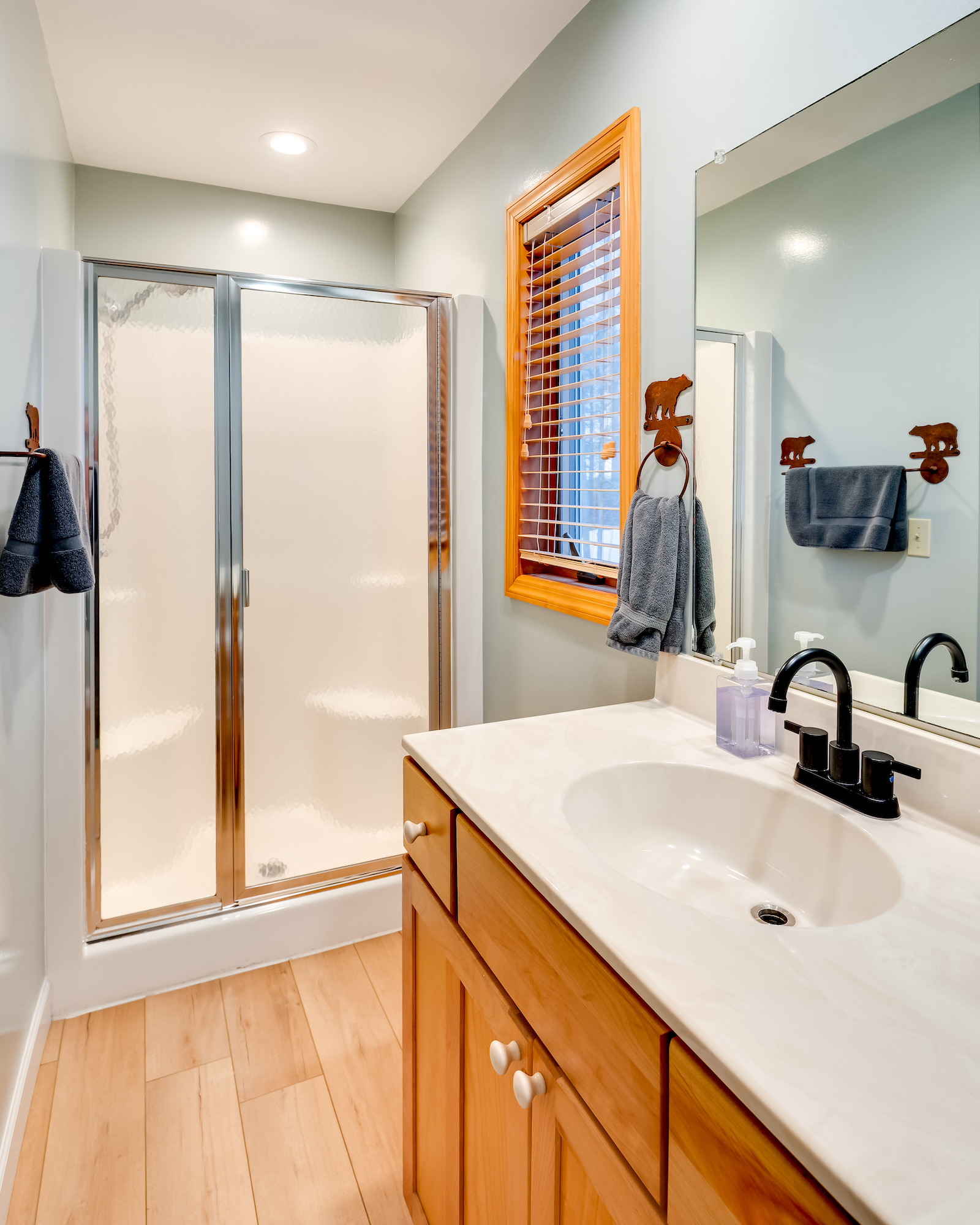 En-suite bathroom with shower