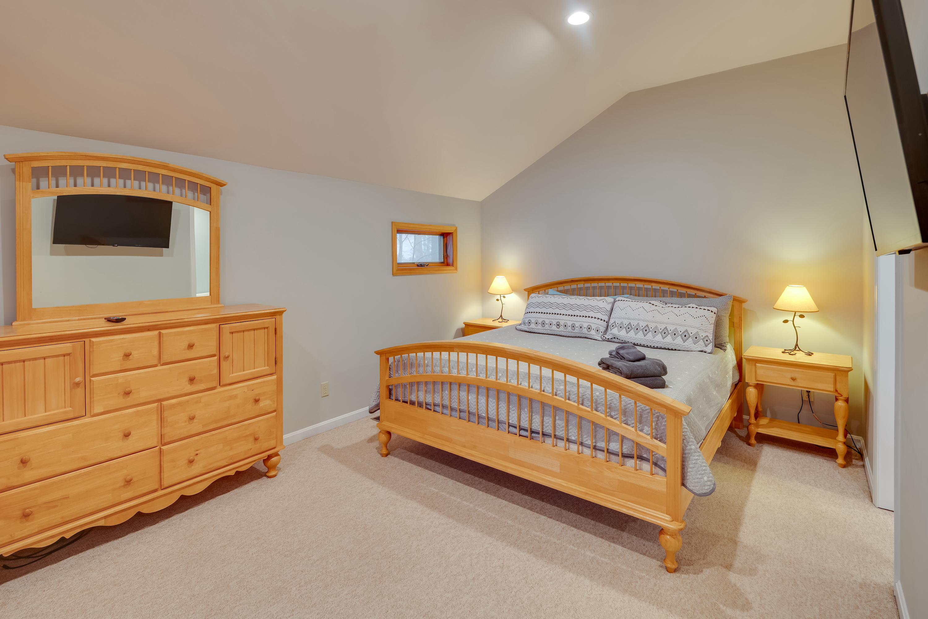 King bed with pine furniture